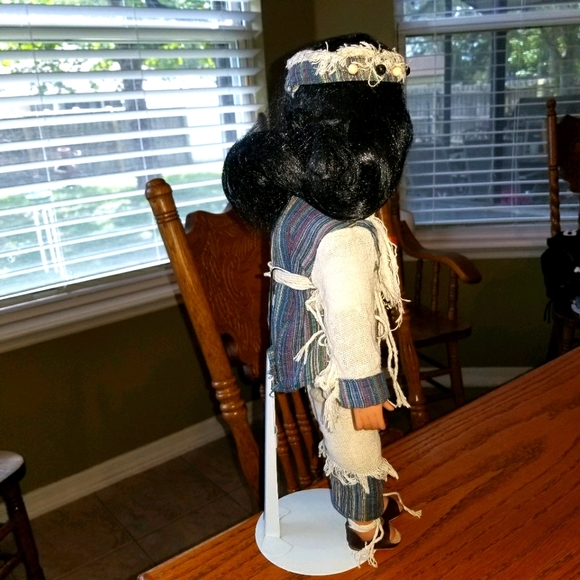 Native American Doll - Picture 4 of 6